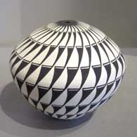 Geometric design on a black and white seed pot