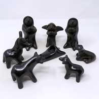 Black nativity set with 8 pieces