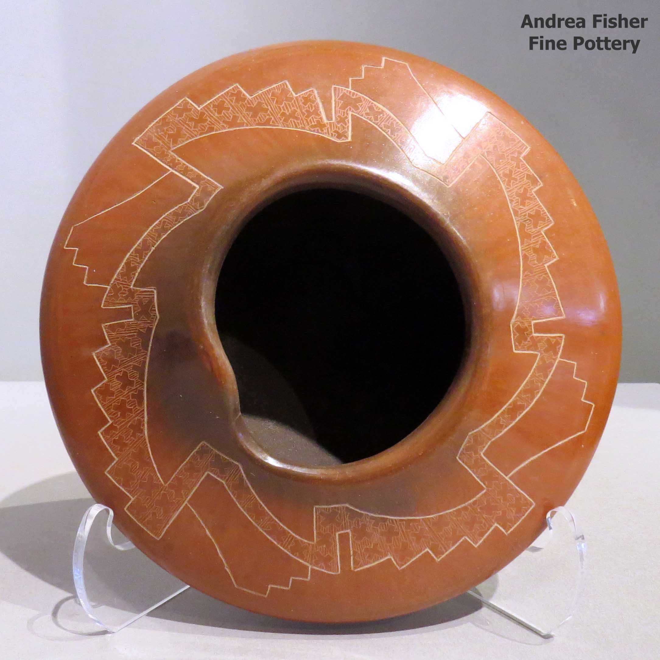 Click or tap to see a larger view Brown jar with organic opening and sgraffito geometric design
made by Polly Rose Folwell of Santa Clara