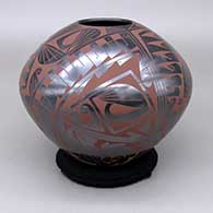 Red-on-black jar with a geometric design
 by Jesus Lozano of Mata Ortiz and Casas Grandes