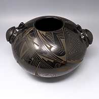 Black jar with turtle and geometric design
 by Reynalda Quezada of Mata Ortiz and Casas Grandes