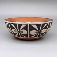 Polychrome bowl with a butterfly geometric design
 by Vicky Calabaza of Santo Domingo