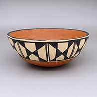 Polychrome bowl with a geometric design
 by Anna Lovato of Santo Domingo