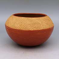 Potsuwii bowl jar with incised design
 by Unknown of Ohkay Owingeh