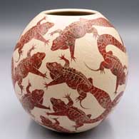 Polychrome jar with a sgraffito and painted iguana design
 by Abel Lopez of Mata Ortiz and Casas Grandes