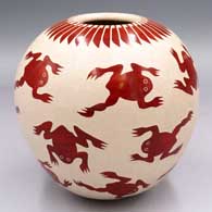 Red-on-beige jar with a sgraffito frog and geometric design
 by Leonel Lopez Sr of Mata Ortiz and Casas Grandes