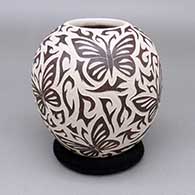 Polychrome jar with a sgraffito butterfly and organic design
 by David Bejarano of Mata Ortiz and Casas Grandes