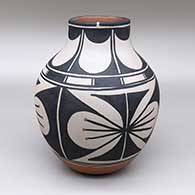 Polychrome jar with a three-panel butterfly and geometric design
 by Thomas Tenorio of Santo Domingo