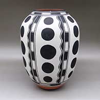 Large polychrome jar with a geometric design
 by Thomas Tenorio of Santo Domingo