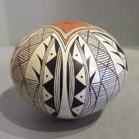 A polychrome seed pot