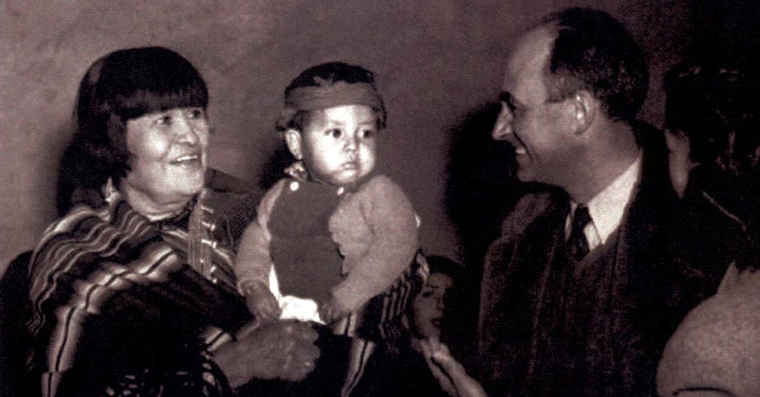 Maria Martinez meeting physicist Enrico Fermi in 1948