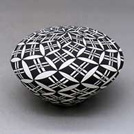 Click for a larger view A black on white seed pot decorated with a yucca-leaf snowflake and geometric design
by Cletus Victorino of Acoma