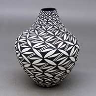 A black on white jar decorated with a yucca-leaf snowflake geometric design
 by Sandra Victorino of Acoma