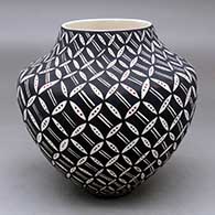 A polychrome jar decorated with a pumpkin seed snowflake, snow flurry and geometric design
 by Sandra Victorino of Acoma