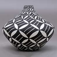 A black on white tear drop jar decorated with a pumpkin seed snowflake geometric design
 by Sandra Victorino of Acoma
