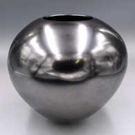 Highly polished black jar
 by Eligio Ortiz of Mata Ortiz and Casas Grandes