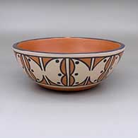 Polychrome bowl with geometric design
 by Vicky Calabaza of Santo Domingo